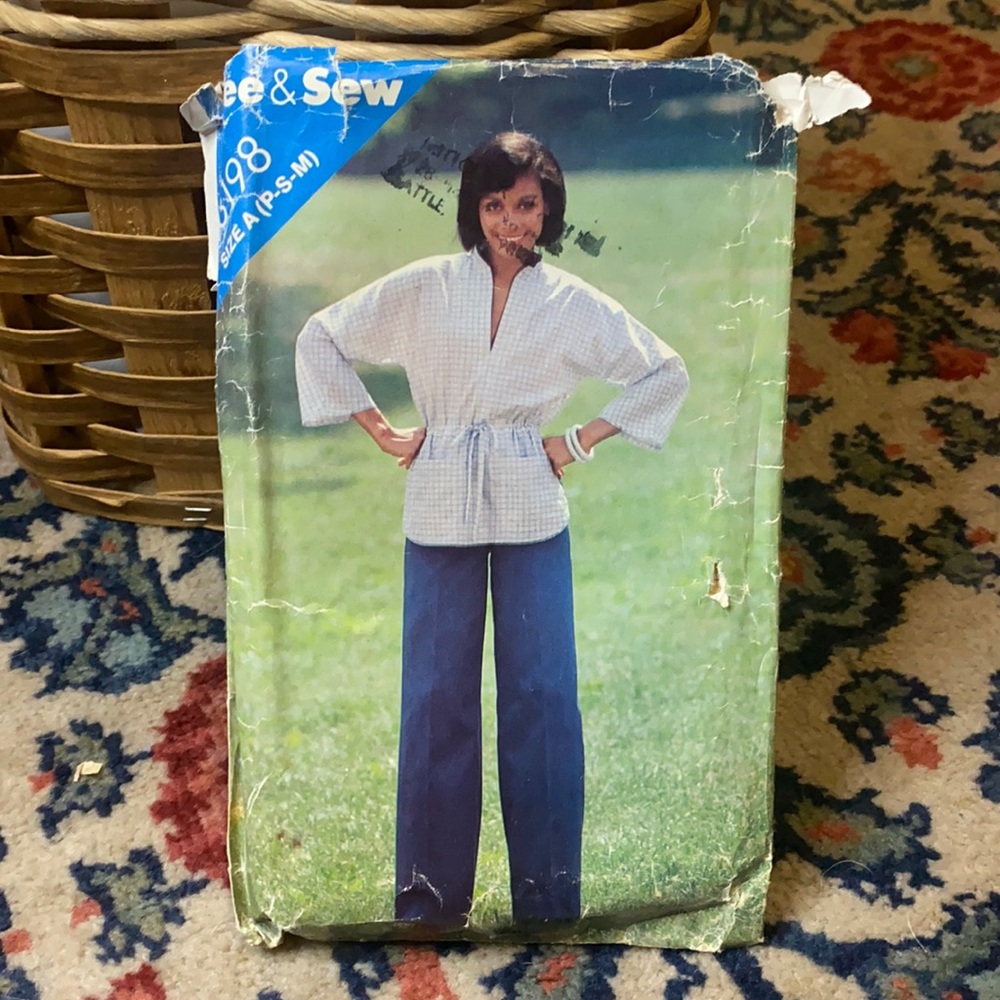 Petite, small, medium .. See and sew pattern 3198